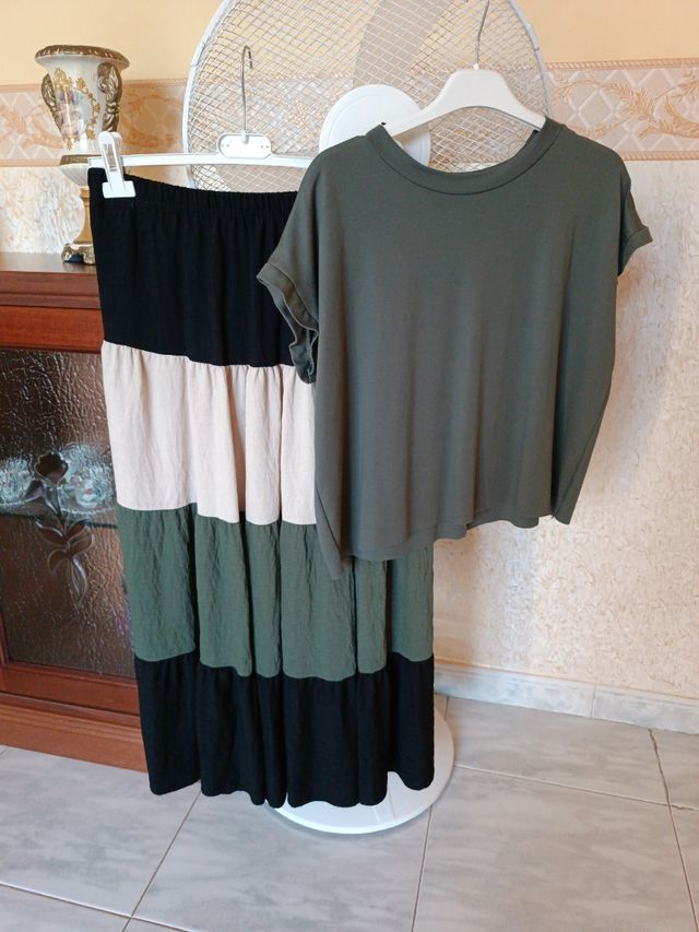 Gonna, maglietta - Completo . vendo anche singolo 