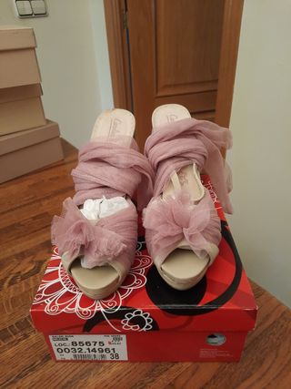 Sandalias Carelli beige y rosa, talla 38