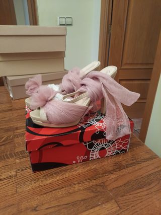Sandalias Carelli beige y rosa, talla 38
