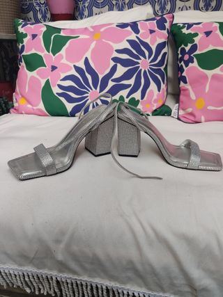Sandalias tacón alto brillantes