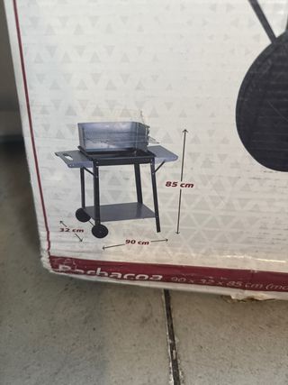 Barbacoa activa de metal gris