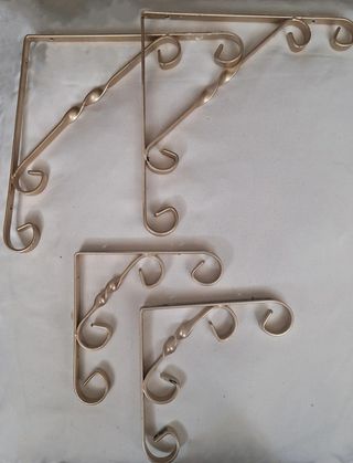 4 Escuadras metálicas