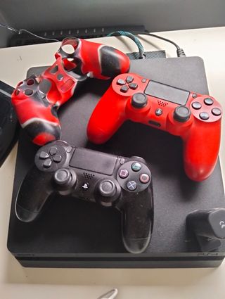 PS4 Pro (PlayStation 4) + 2 mandos y cargador port