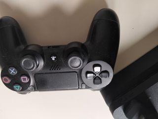 PS4 Pro (PlayStation 4) + 2 mandos y cargador port