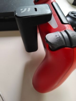 PS4 Pro (PlayStation 4) + 2 mandos y cargador port