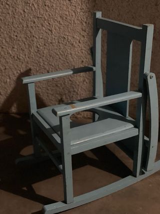 Silla mecedora infantil vintage azul