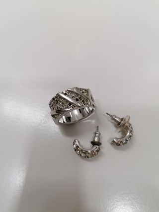 ANILLO Y PENDIENTES  SWAROVSKI ACERO Y CRISTALES 
