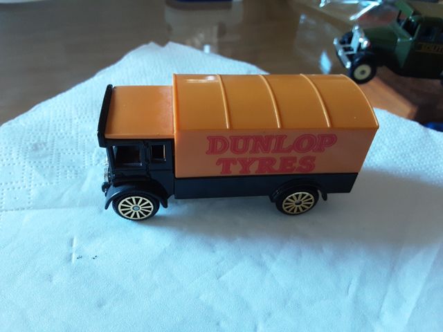Camión Dunlop Tyres Corgi