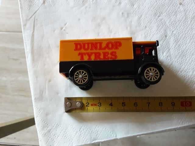 Camión Dunlop Tyres Corgi