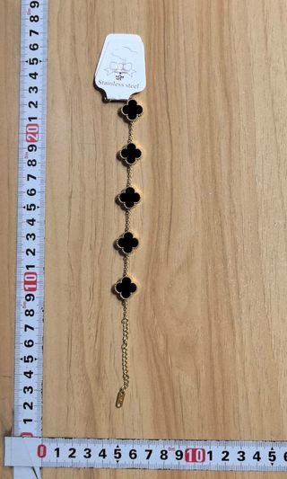 Pulsera trébol negra y dorada