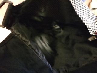 Mochila bandolera rock negra y rosa