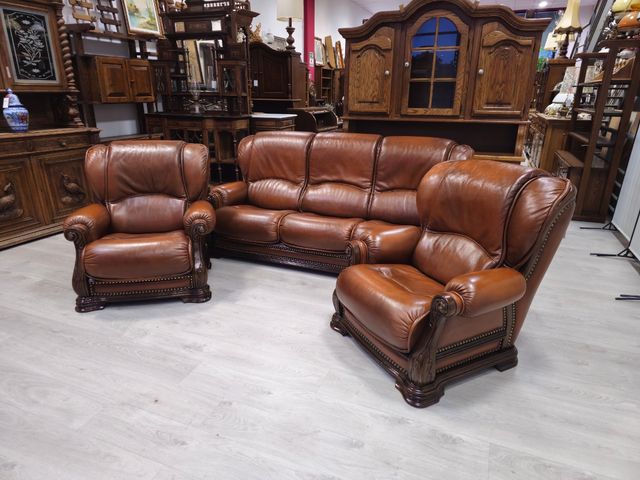 Sofá Piel Clásicos. Marrón Anaranjados .