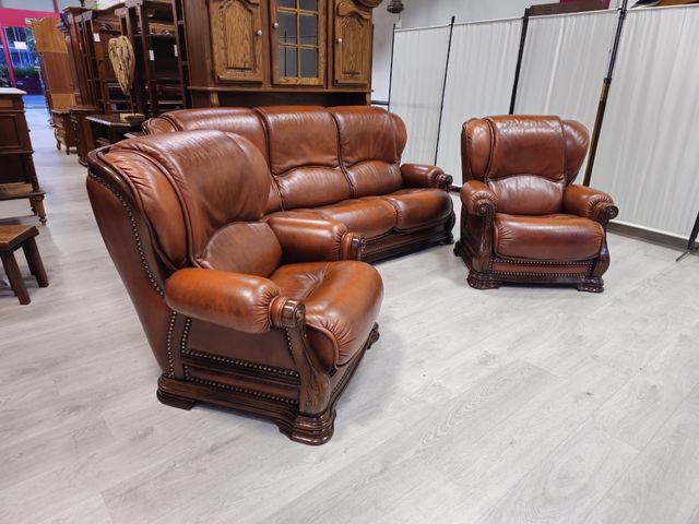 Sofá Piel Clásicos. Marrón Anaranjados .