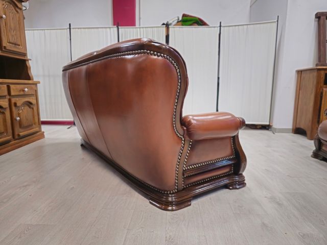 Sofá Piel Clásicos. Marrón Anaranjados .