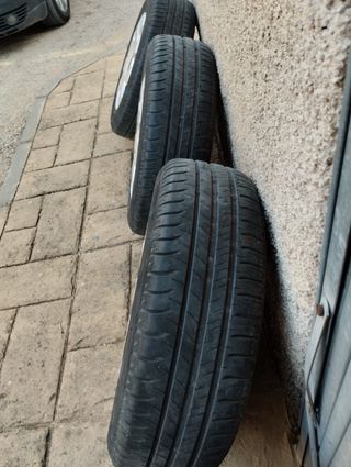 4 Llantas VW con neumáticos Michelin