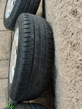 4 Llantas VW con neumáticos Michelin