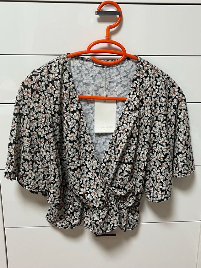 Blusa negra Pull&Bear flores M