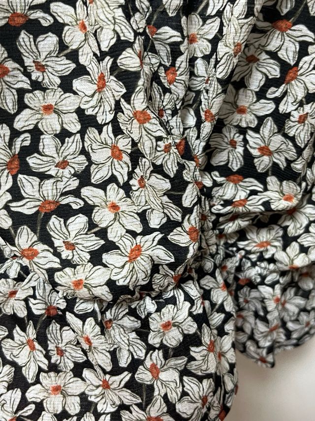 Blusa negra Pull&Bear flores M