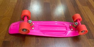 Monopatín infantil rosa + casco