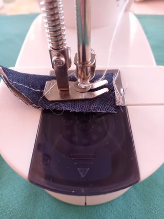 Mini máquina de coser portátil