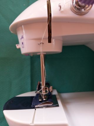 Mini máquina de coser portátil