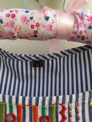 Vestido con rayas marino, espejitos y borlas 