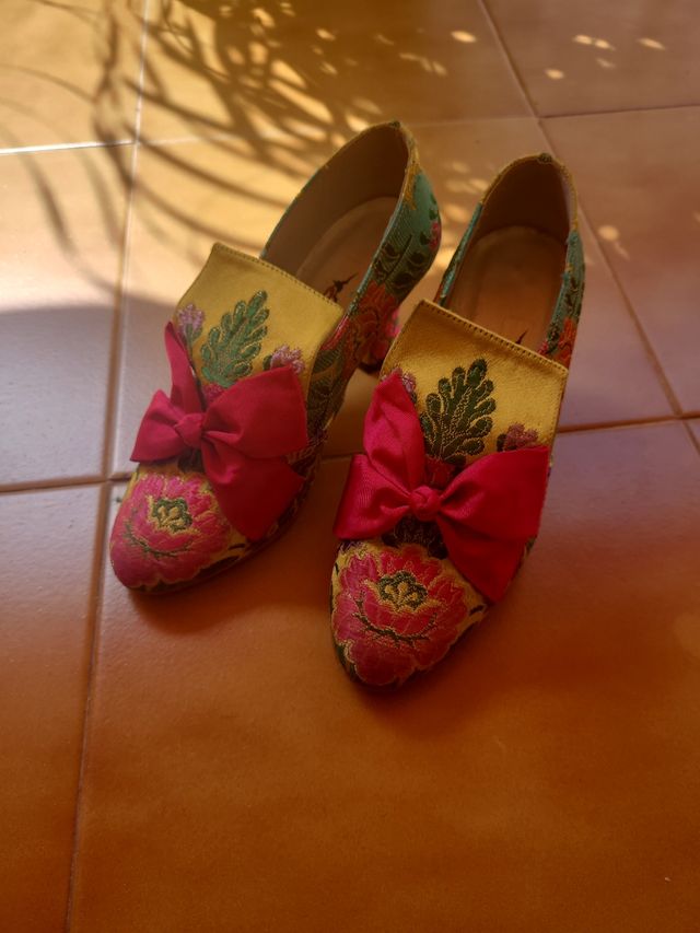 Traje Fallera: multicolor, amarillo