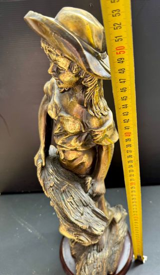 Figura bronce niña leña - 60 cm