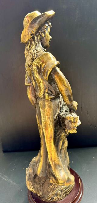 Figura bronce niña leña - 60 cm