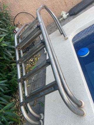 Escaleras de cinco y cuatro peldaños para piscina