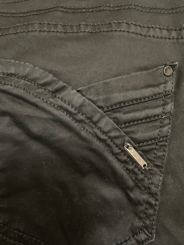 Pantalones Tommy Hilfiger negros, talla 40