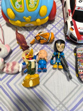 Lote de juguetes: Excavadora y más