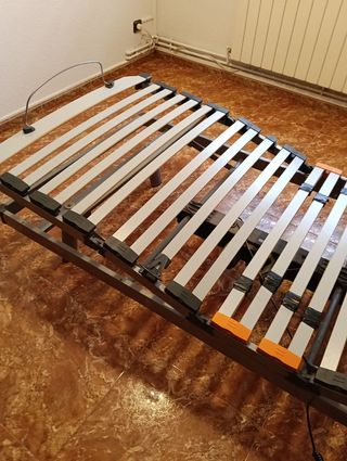 Cama articulada eléctrica gris y marrón