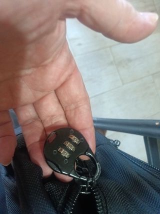 Bolso negro viaje,se puede acoplarse a una maleta