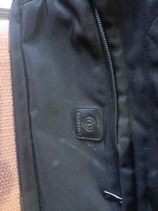 Bolso negro viaje,se puede acoplarse a una maleta