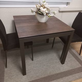 Mesa hierro forjado + 2 sillas. 