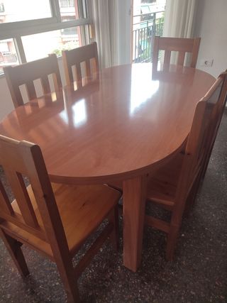 Mesa oval, mesa extensible. Capacidad 12 personas