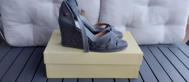 Castaner cuñas grises