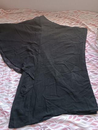 Blusa negra asimétrica