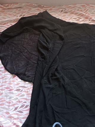Blusa negra asimétrica
