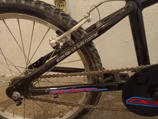 Bicicleta Qüer Alloy 6061 GP Custom de 20"