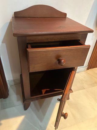 Mesita noche madera marrón