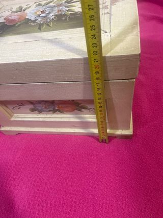 Baúl   -Cofre antiguo de madera beige