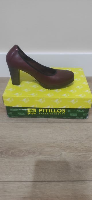 Zapatos Pitillos color burdeos