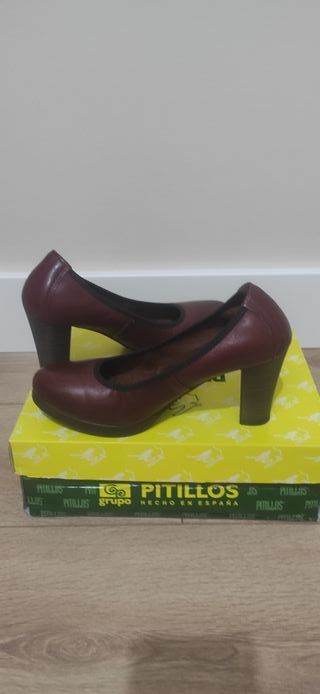 Zapatos Pitillos color burdeos
