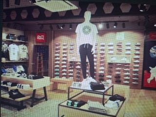 Mobiliario zapatería: estanterías madera-metal