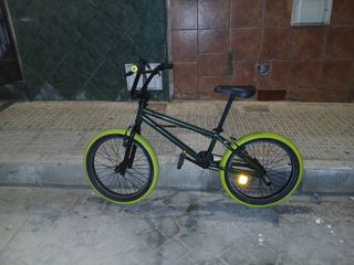 Bicicleta BMX verde