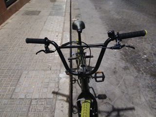 Bicicleta BMX verde