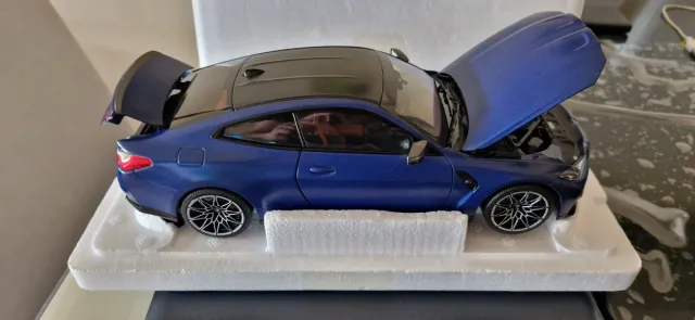 BMW M4 G82 Minichamps Escala 1:18