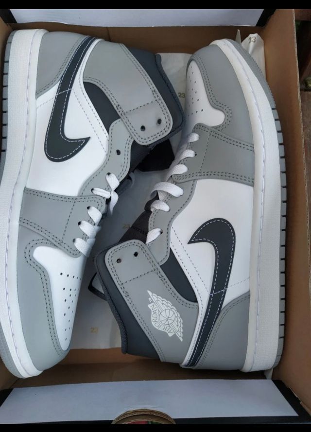 Zapatillas Jordan 1 Mid Gris - 42 EU